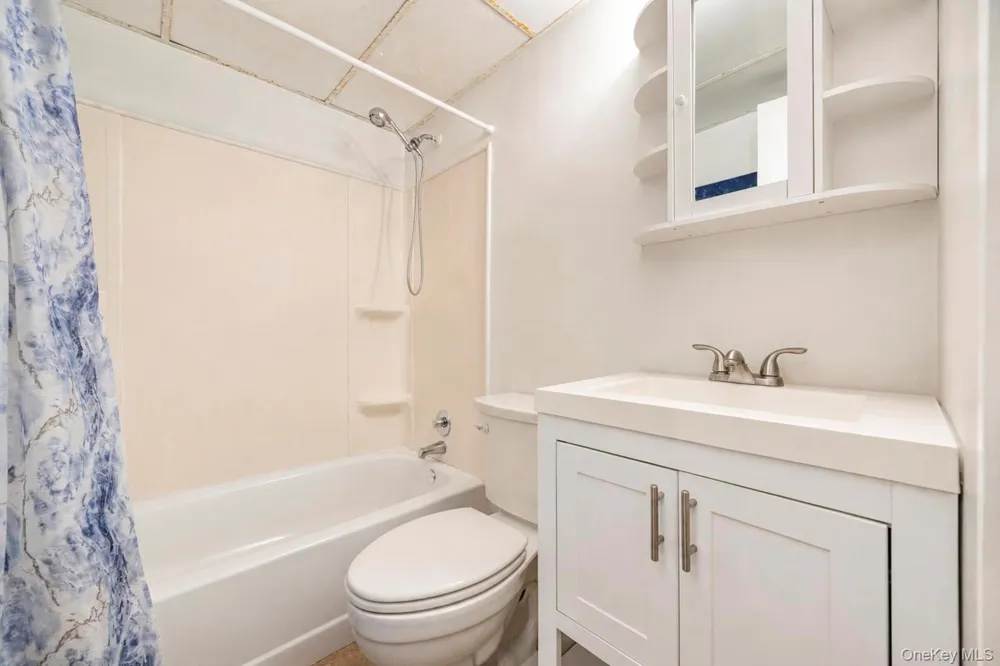 166 Auborn Avenue Shirley, NY 11967