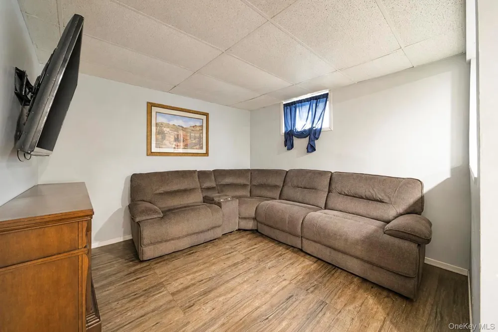 166 Auborn Avenue Shirley, NY 11967