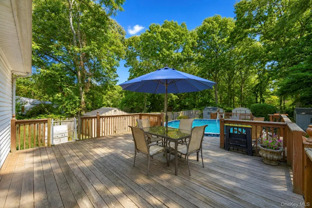 166 Auborn Avenue Shirley, NY 11967
