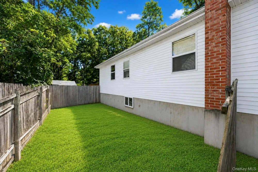 166 Auborn Avenue Shirley, NY 11967