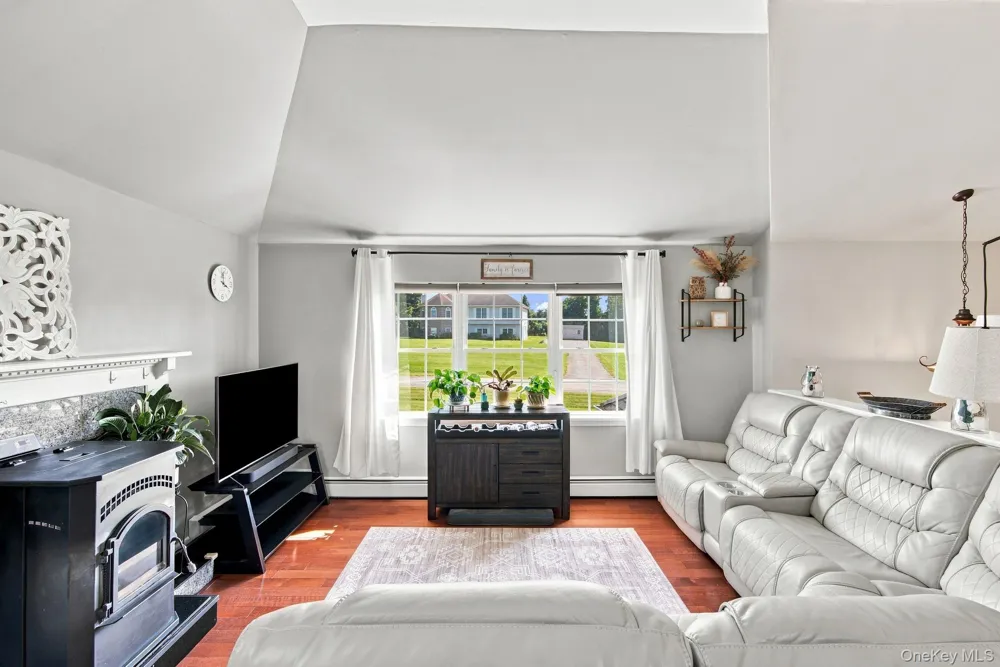 16 Rosio Lane Modena, NY 12548