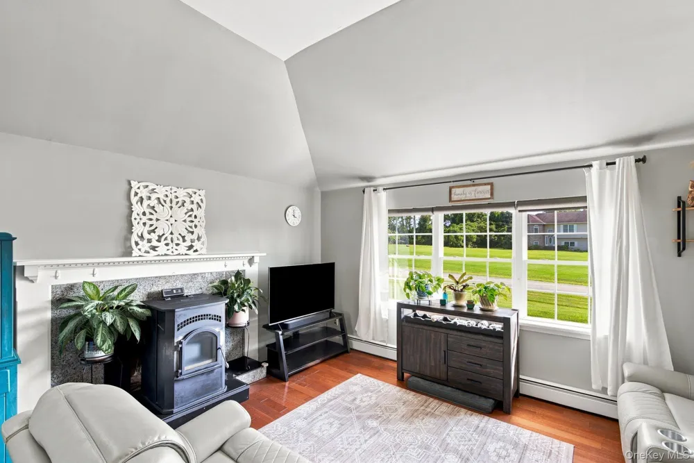 16 Rosio Lane Modena, NY 12548