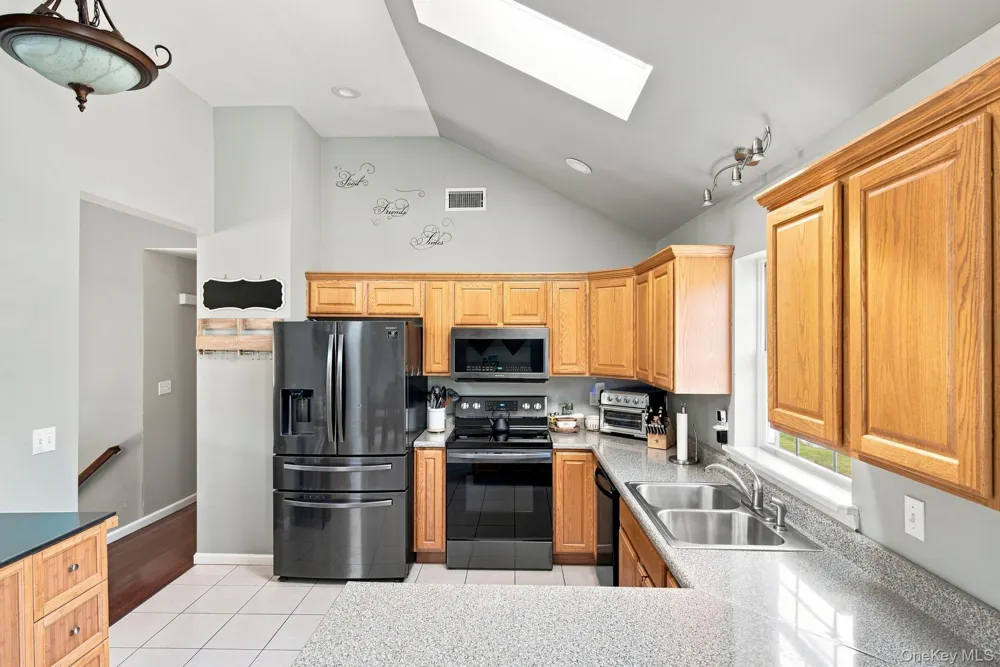 16 Rosio Lane Modena, NY 12548