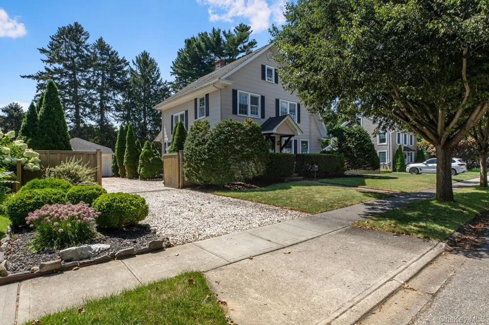 22 Ketewamoke Avenue Babylon, NY 11702