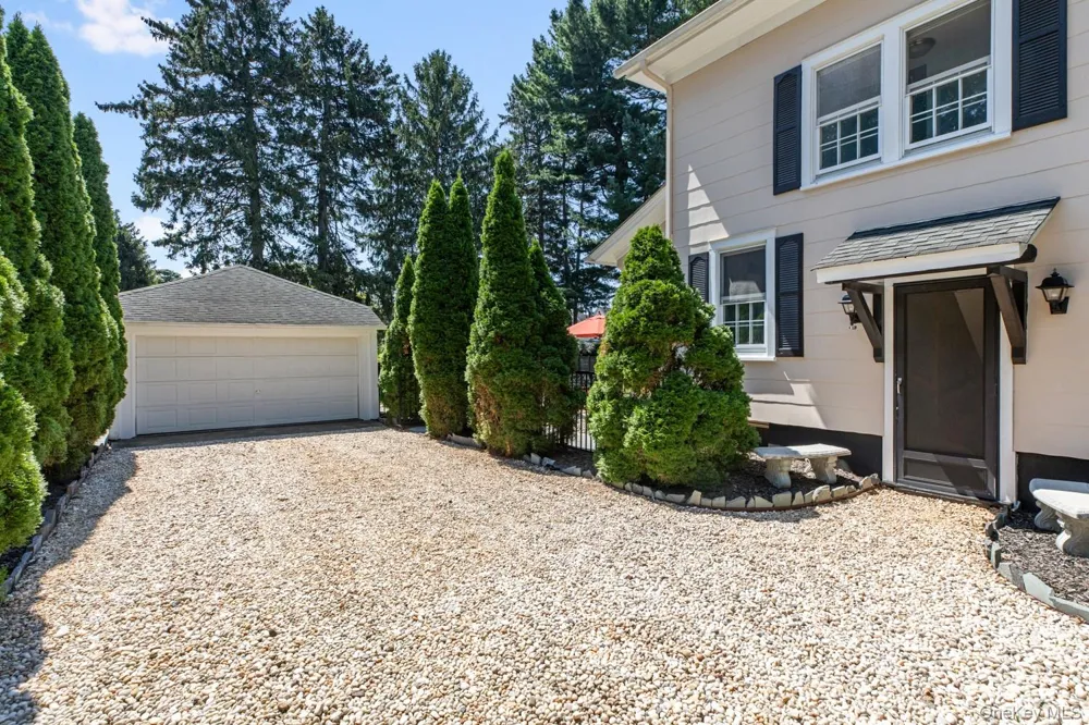22 Ketewamoke Avenue Babylon, NY 11702