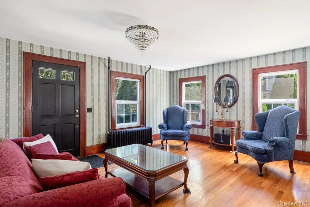 22 Ketewamoke Avenue Babylon, NY 11702