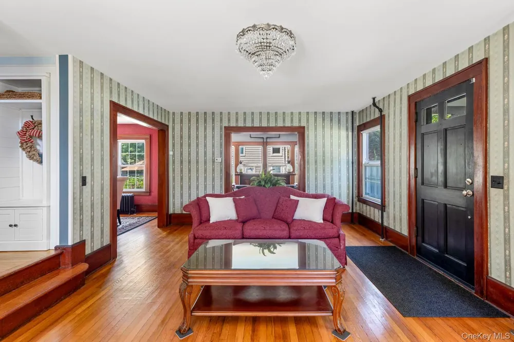 22 Ketewamoke Avenue Babylon, NY 11702