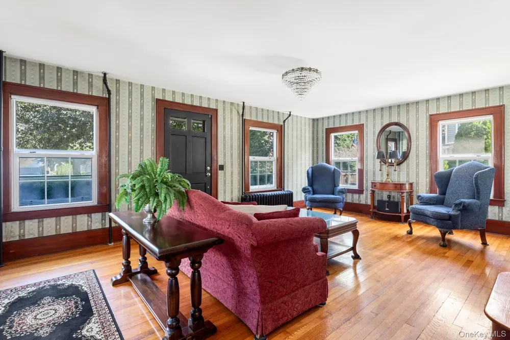 22 Ketewamoke Avenue Babylon, NY 11702