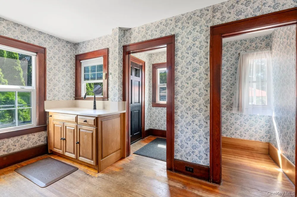 22 Ketewamoke Avenue Babylon, NY 11702