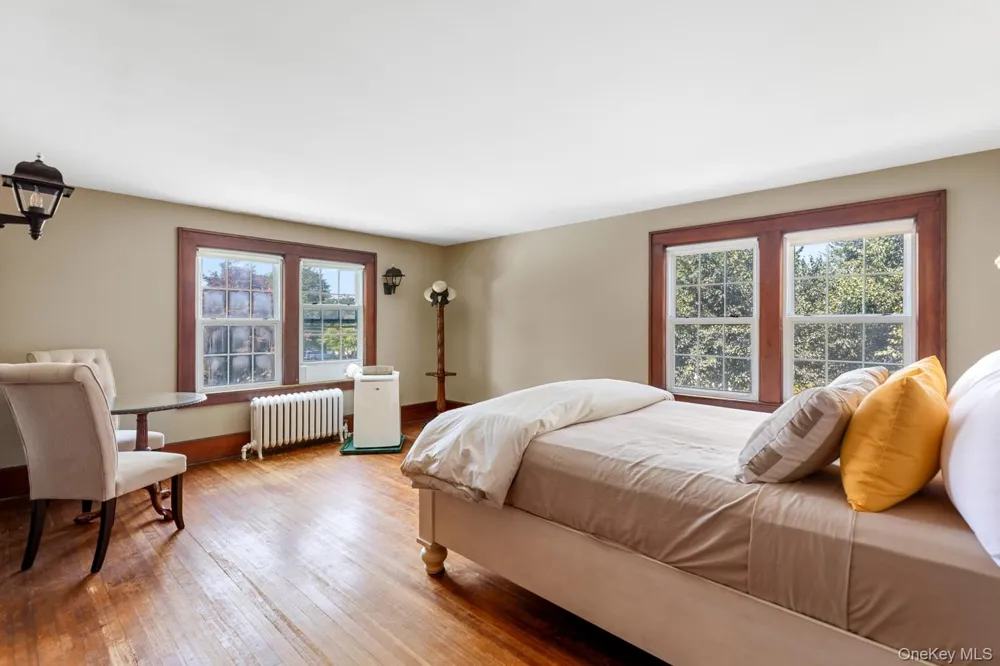 22 Ketewamoke Avenue Babylon, NY 11702