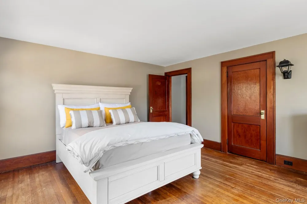 22 Ketewamoke Avenue Babylon, NY 11702