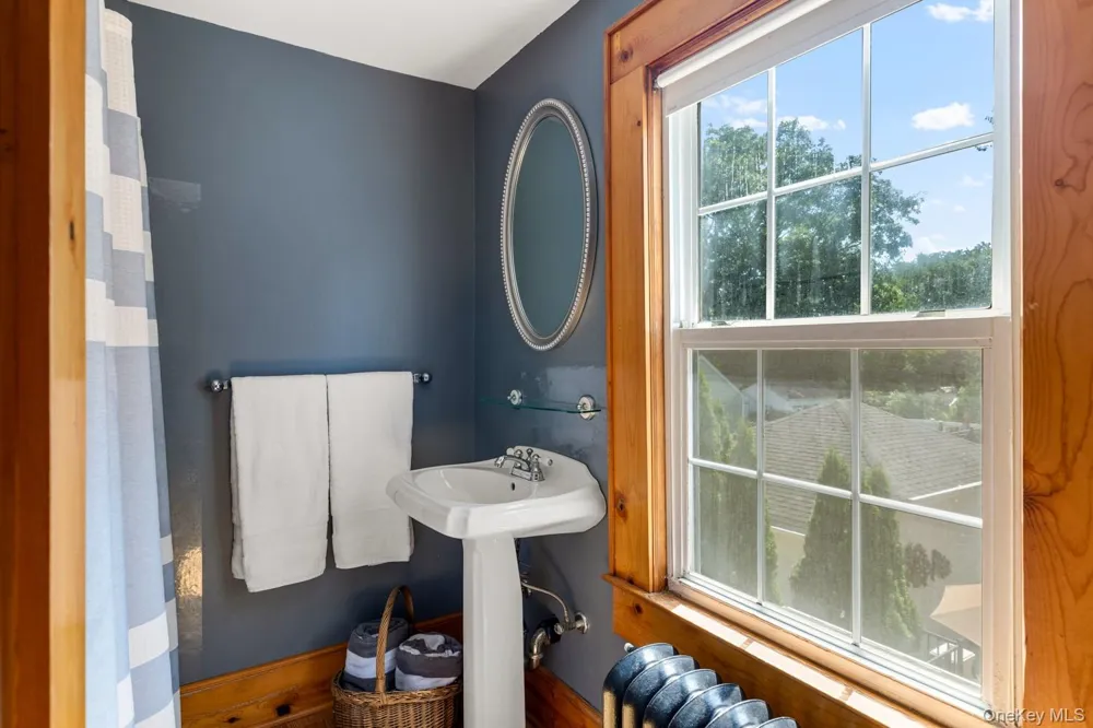 22 Ketewamoke Avenue Babylon, NY 11702