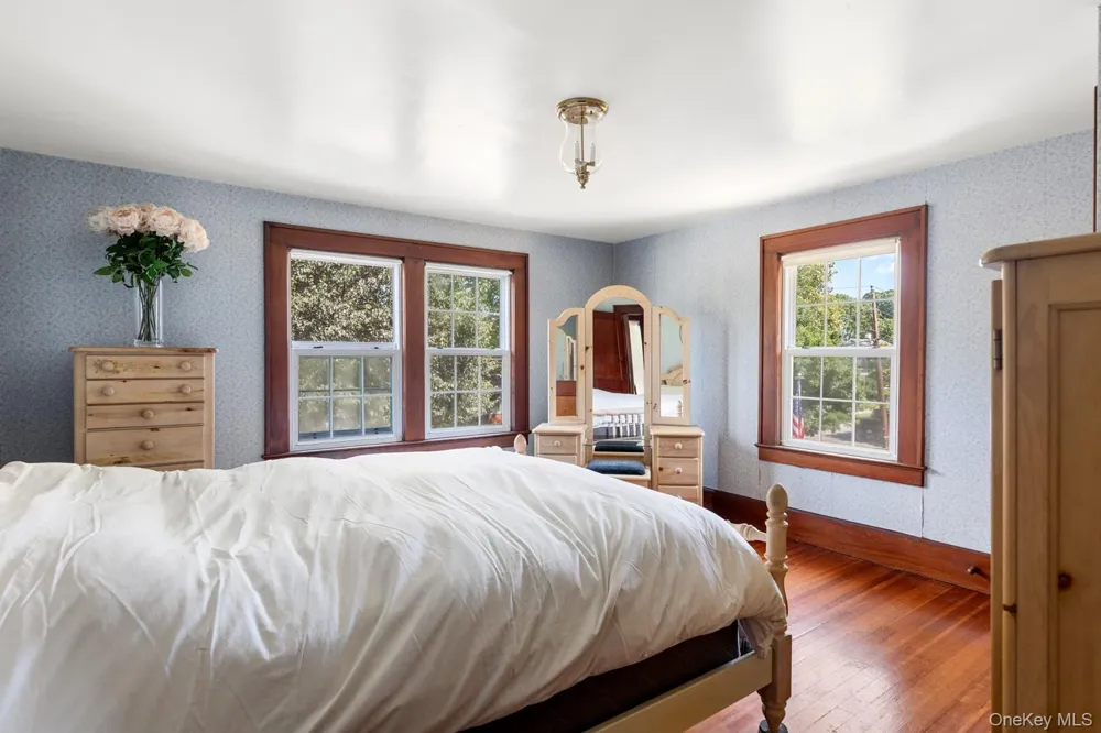 22 Ketewamoke Avenue Babylon, NY 11702