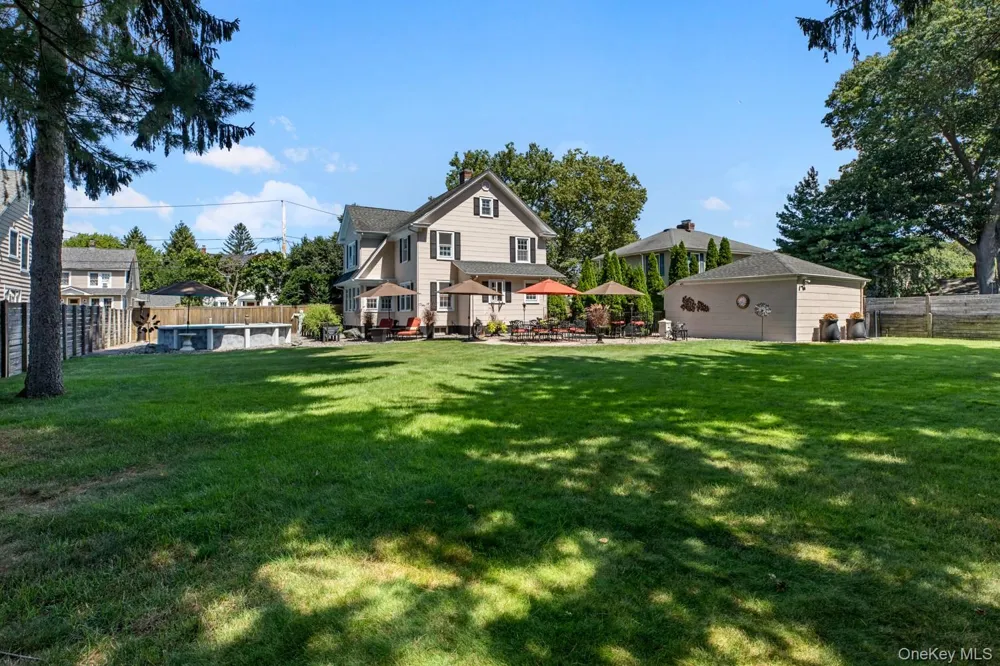 22 Ketewamoke Avenue Babylon, NY 11702