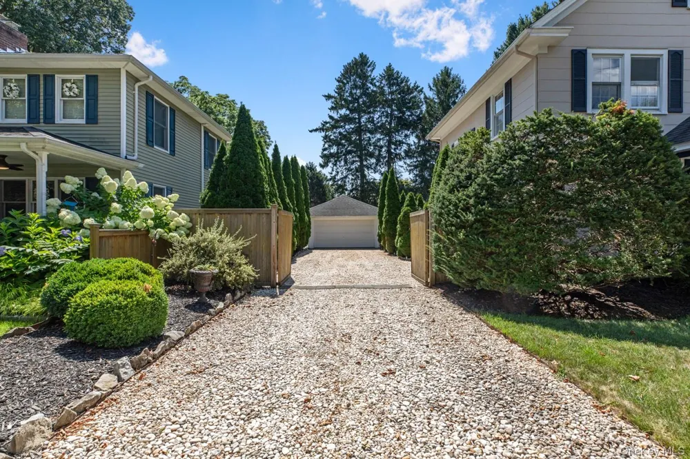 22 Ketewamoke Avenue Babylon, NY 11702