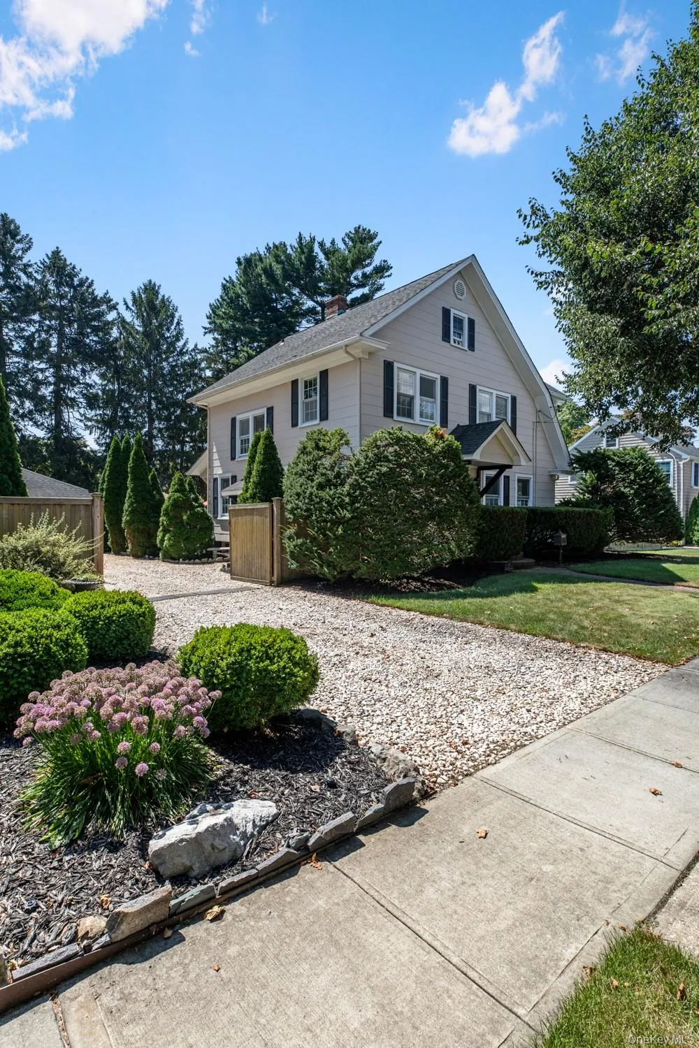 22 Ketewamoke Avenue Babylon, NY 11702