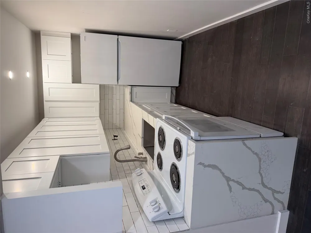 99-105 W Hoffman Avenue #Apt B Lindenhurst, NY 11757