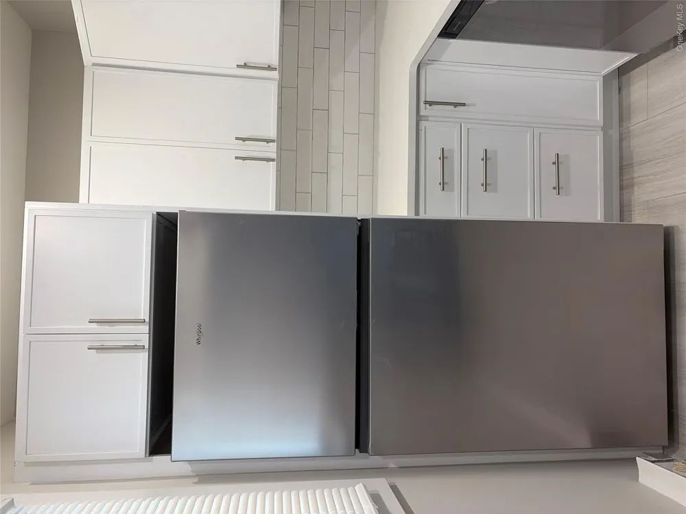 99-105 W Hoffman Avenue #Apt B Lindenhurst, NY 11757