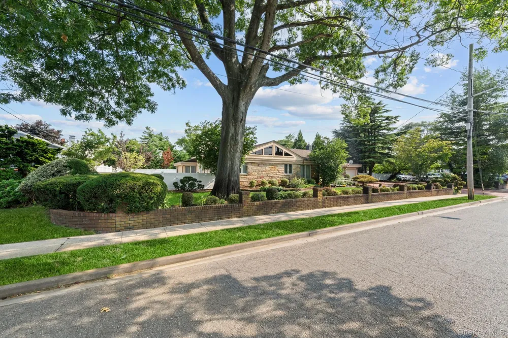 171 S Kensington Avenue Rockville Centre, NY 11570