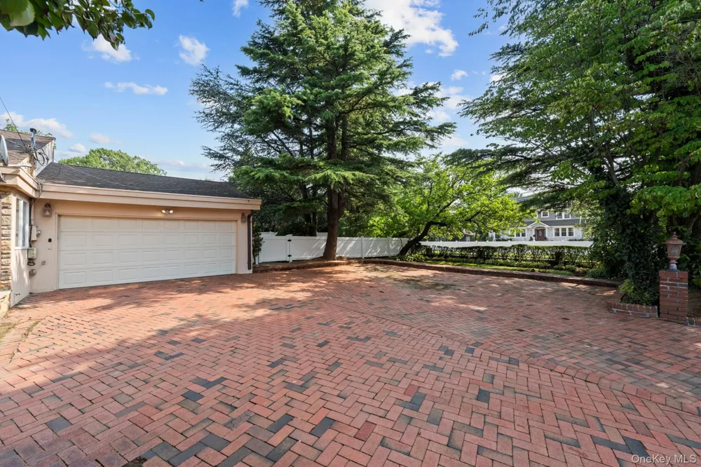 171 S Kensington Avenue Rockville Centre, NY 11570