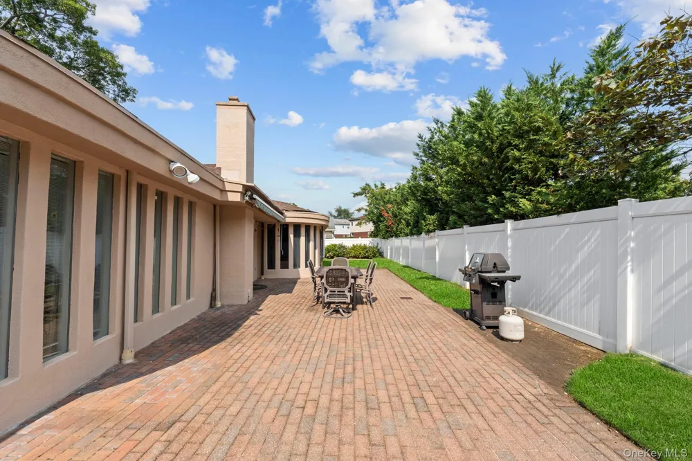 171 S Kensington Avenue Rockville Centre, NY 11570