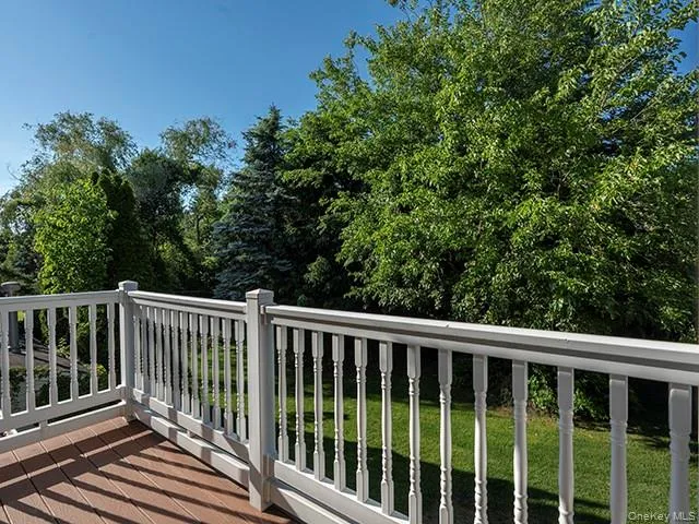 121 Overlook Drive #121 Farmingville, NY 11738