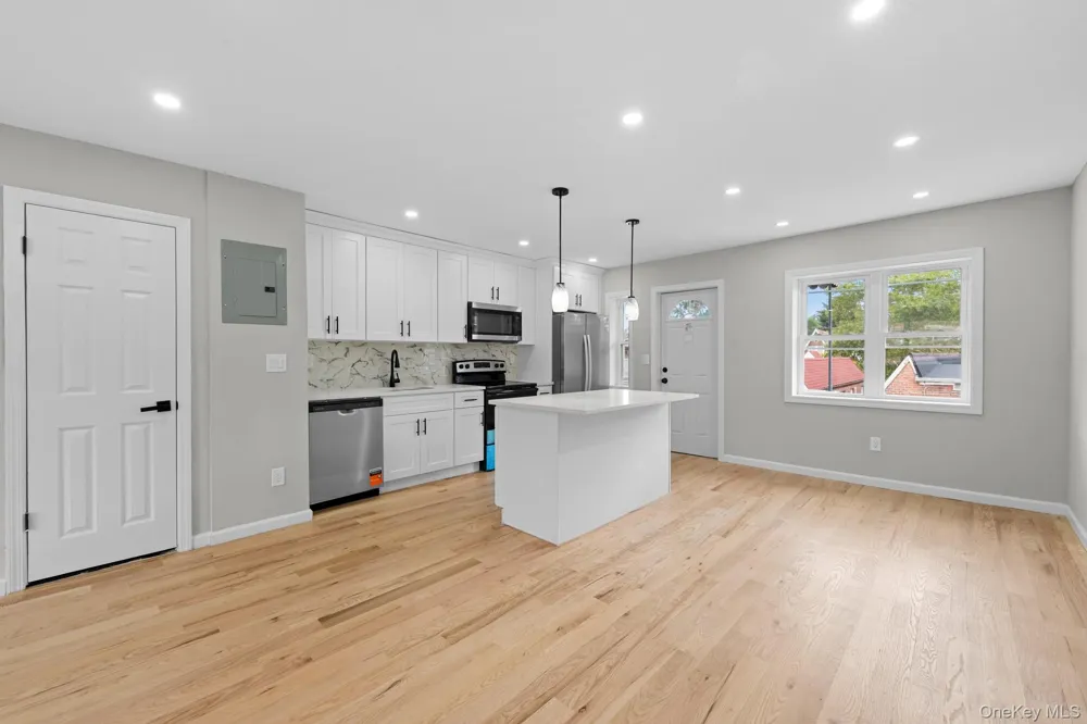 4067 Baychester Avenue Bronx, NY 10466