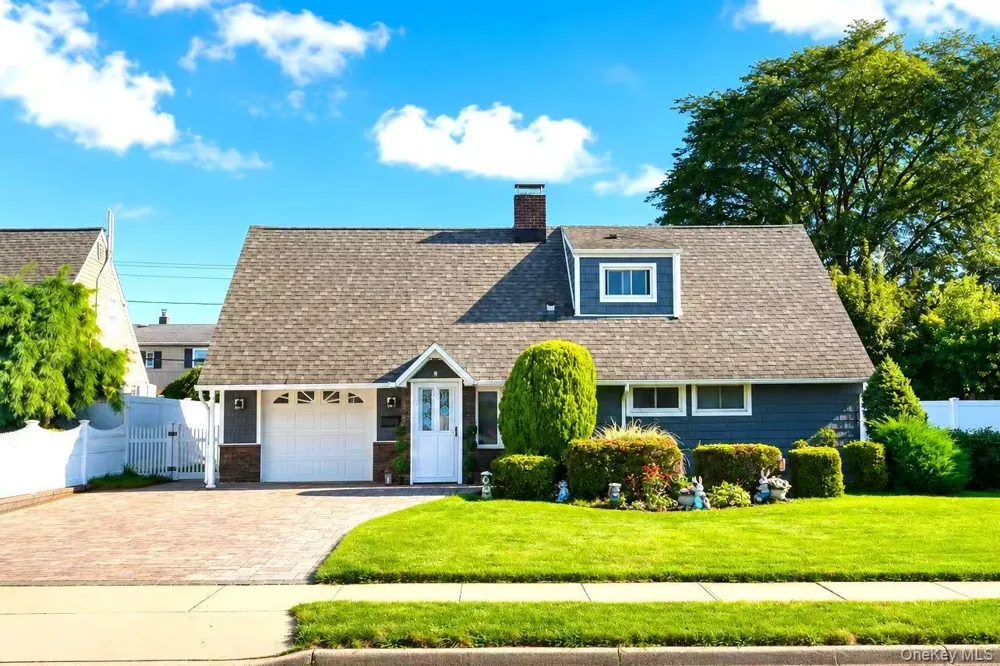 31 Sunrise Lane Levittown, NY 11756