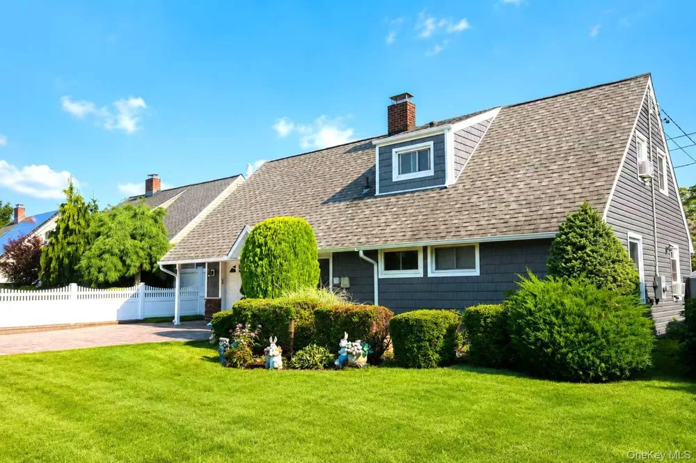 31 Sunrise Lane Levittown, NY 11756