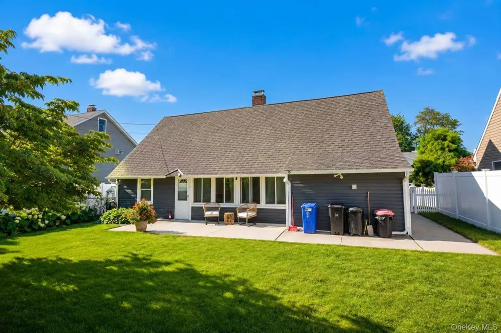 31 Sunrise Lane Levittown, NY 11756