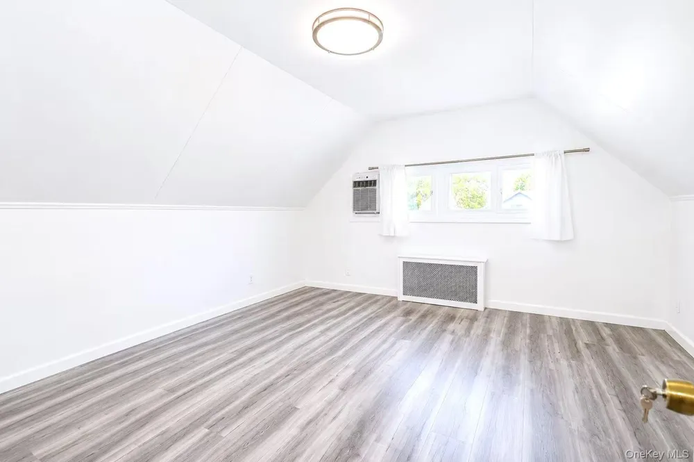 31 Sunrise Lane Levittown, NY 11756