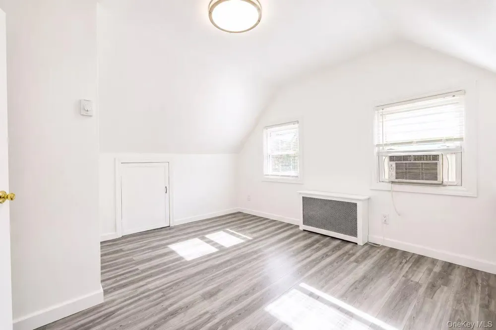 31 Sunrise Lane Levittown, NY 11756