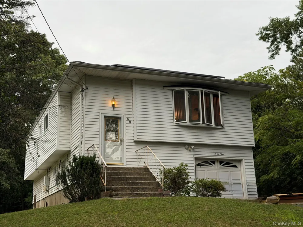 49 Midvale Avenue Farmingville, NY 11738