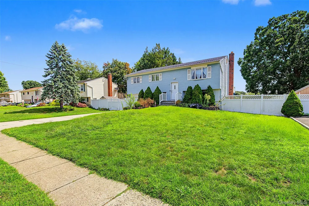 1604 Church Street Holbrook, NY 11741