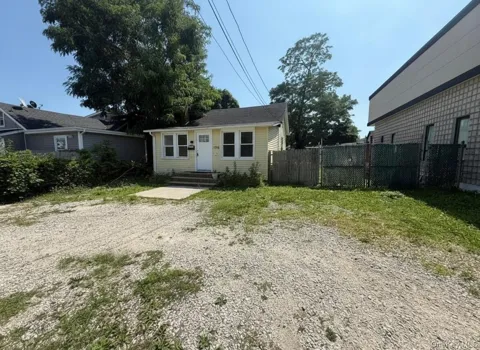 196 Old Sunrise Highway