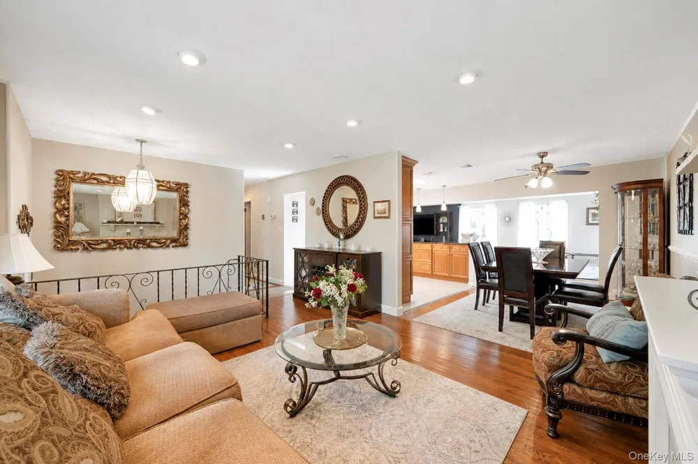 12 Linden Lane Farmingville, NY 11738