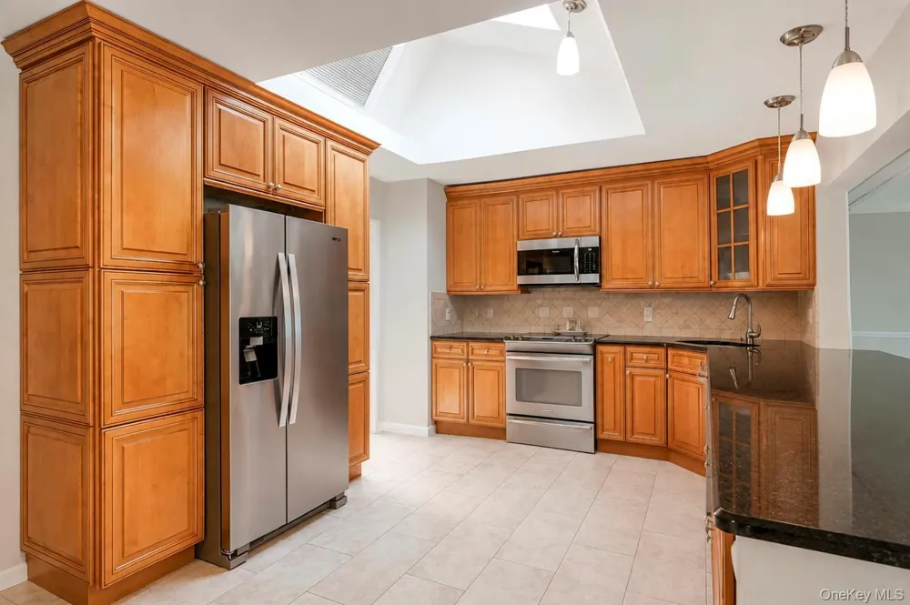 12 Linden Lane Farmingville, NY 11738