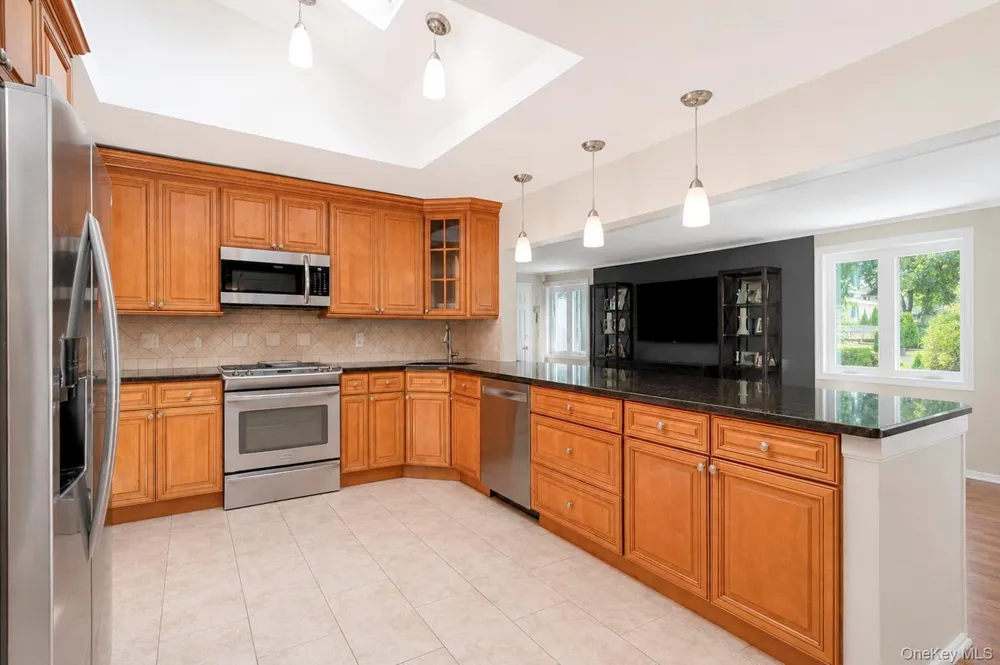 12 Linden Lane Farmingville, NY 11738