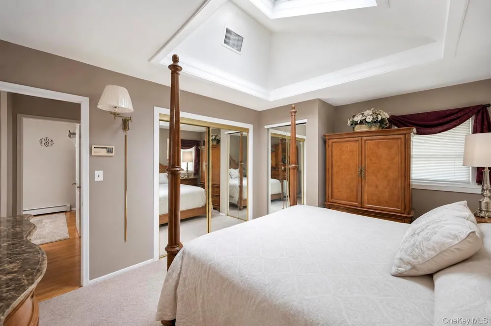12 Linden Lane Farmingville, NY 11738