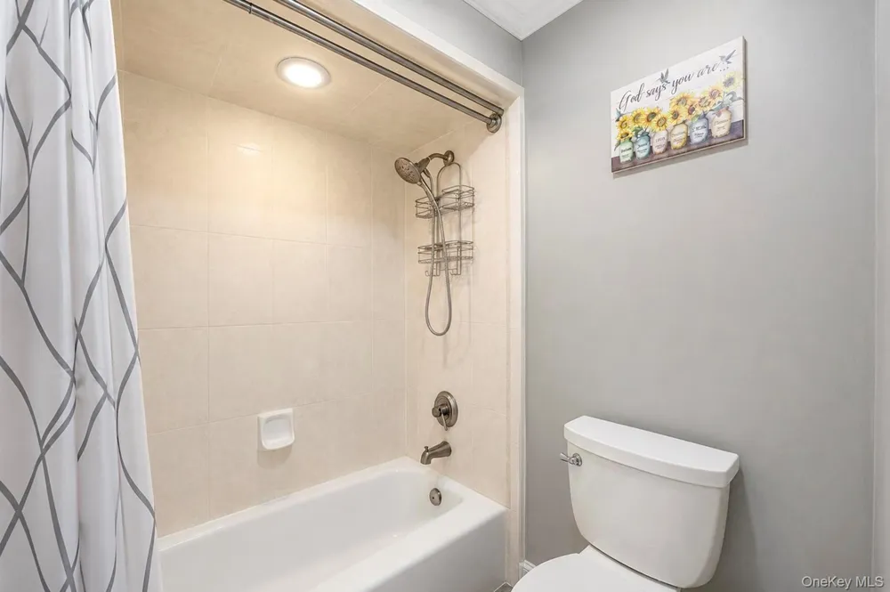 12 Linden Lane Farmingville, NY 11738