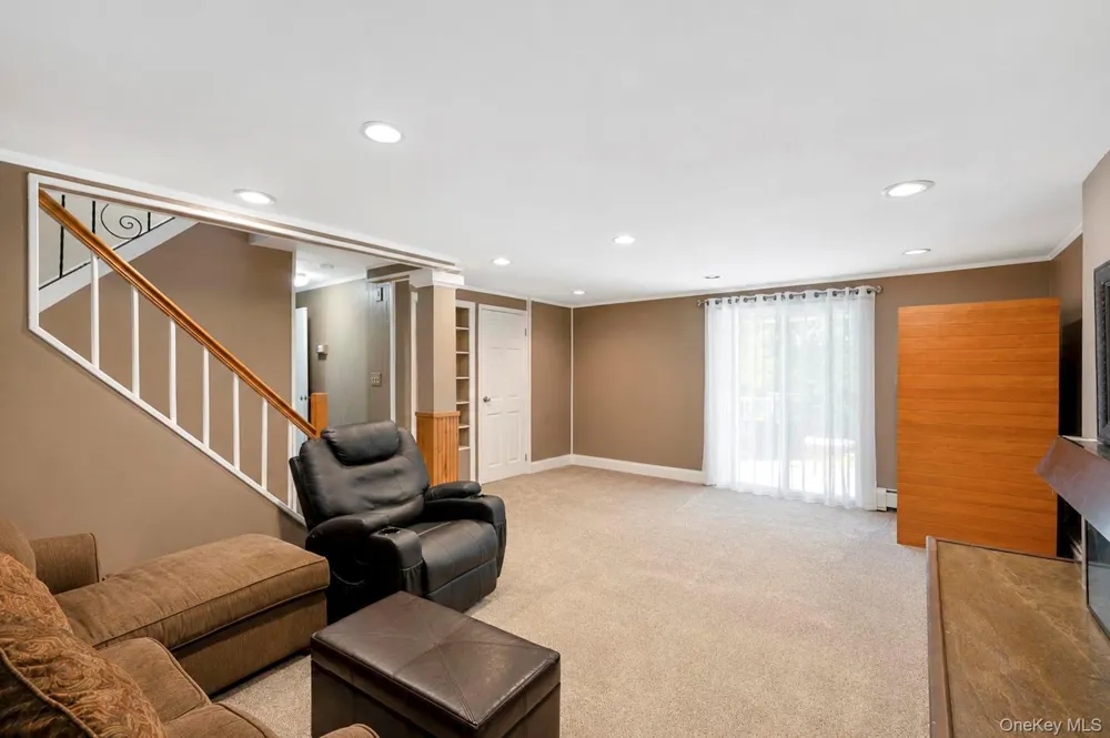 12 Linden Lane Farmingville, NY 11738