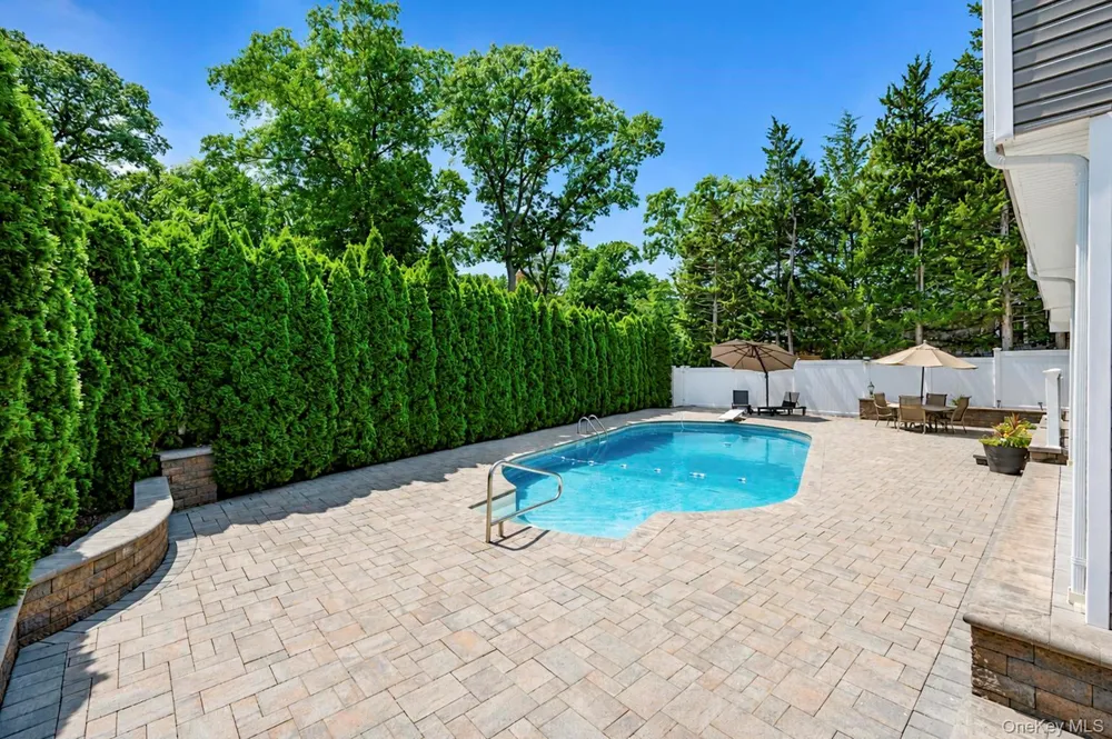 12 Linden Lane Farmingville, NY 11738