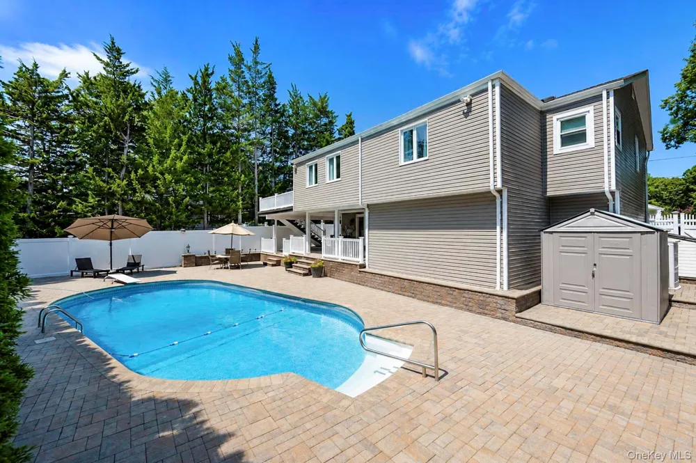 12 Linden Lane Farmingville, NY 11738