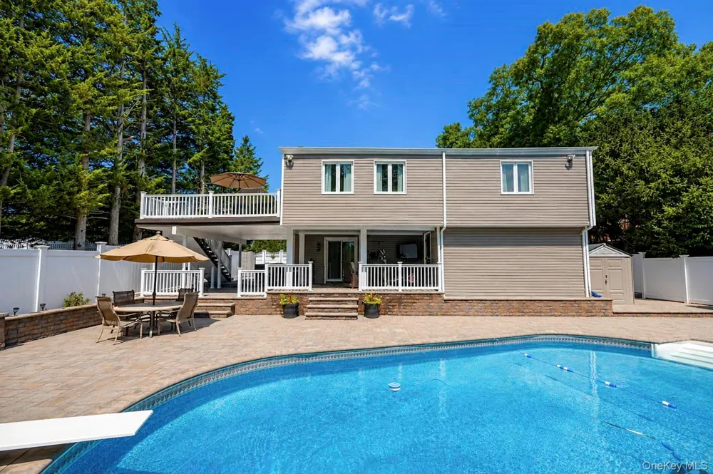 12 Linden Lane Farmingville, NY 11738