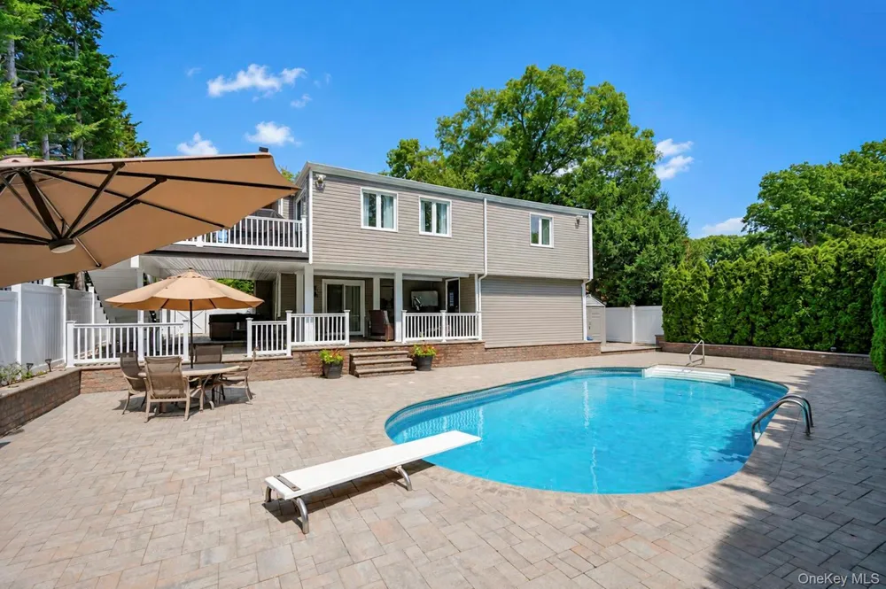 12 Linden Lane Farmingville, NY 11738