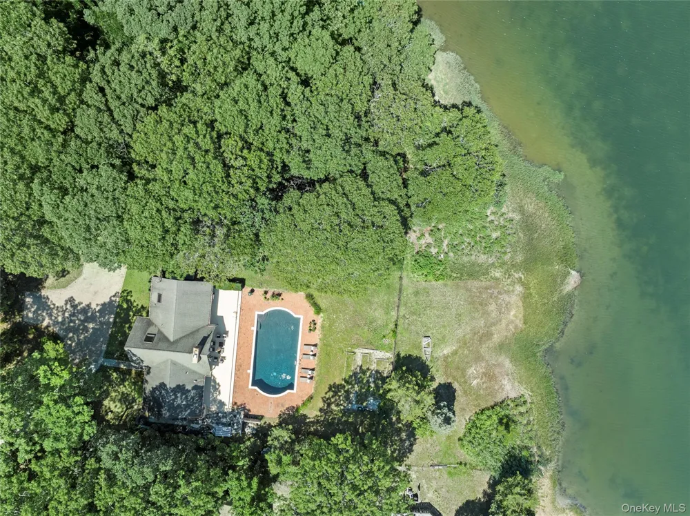59 Isle Of Wight Road East Hampton, NY 11937