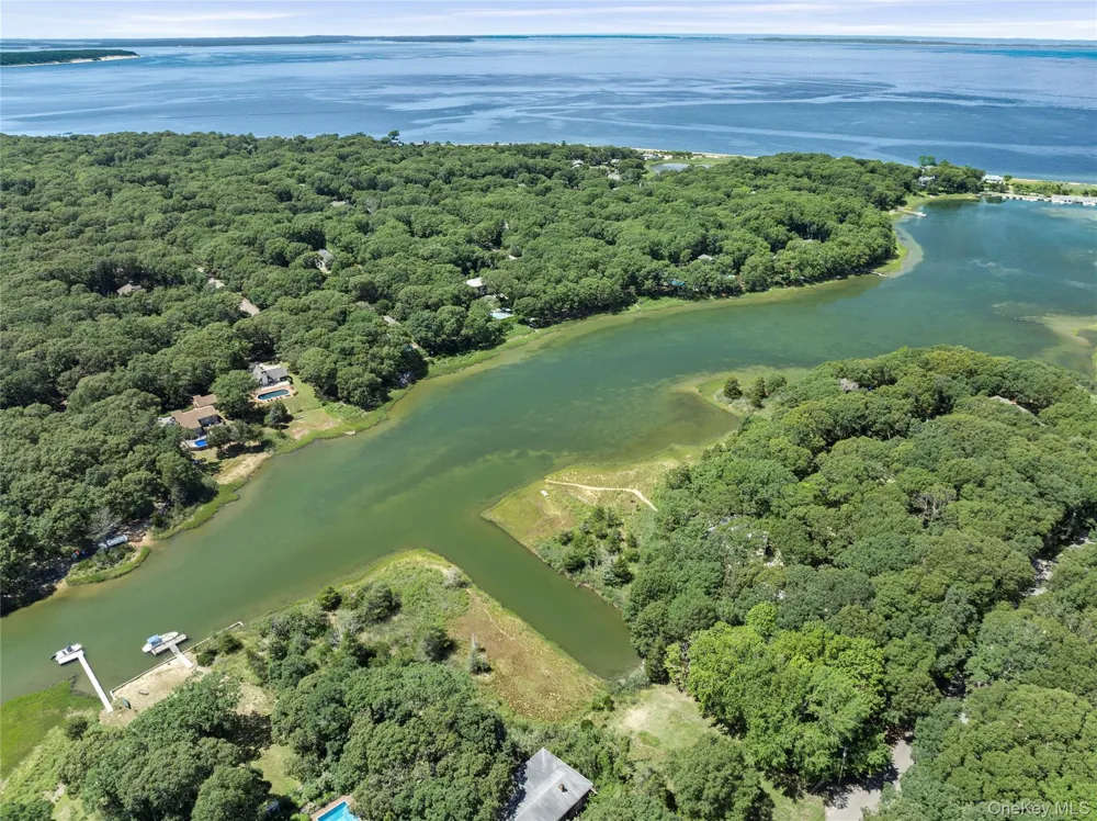 59 Isle Of Wight Road East Hampton, NY 11937