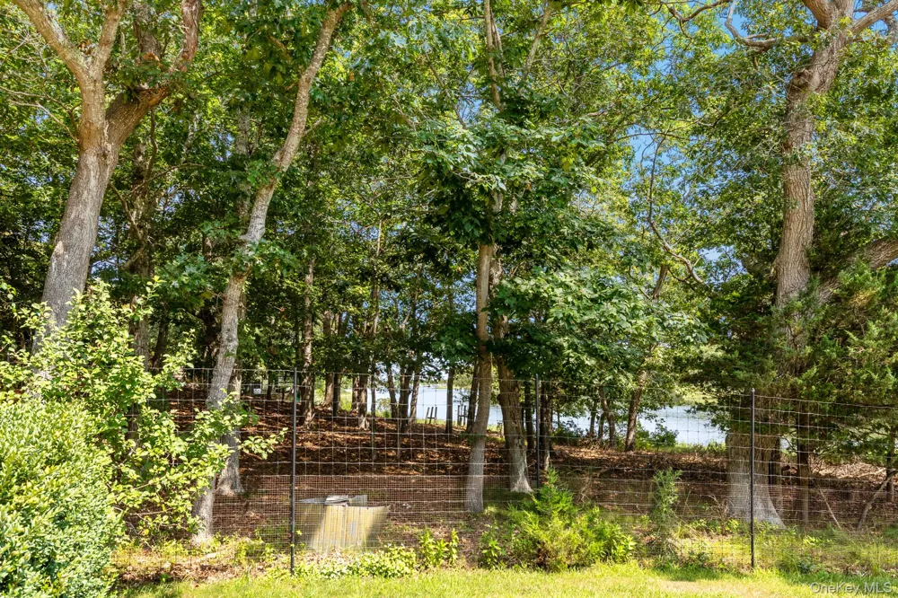 59 Isle Of Wight Road East Hampton, NY 11937