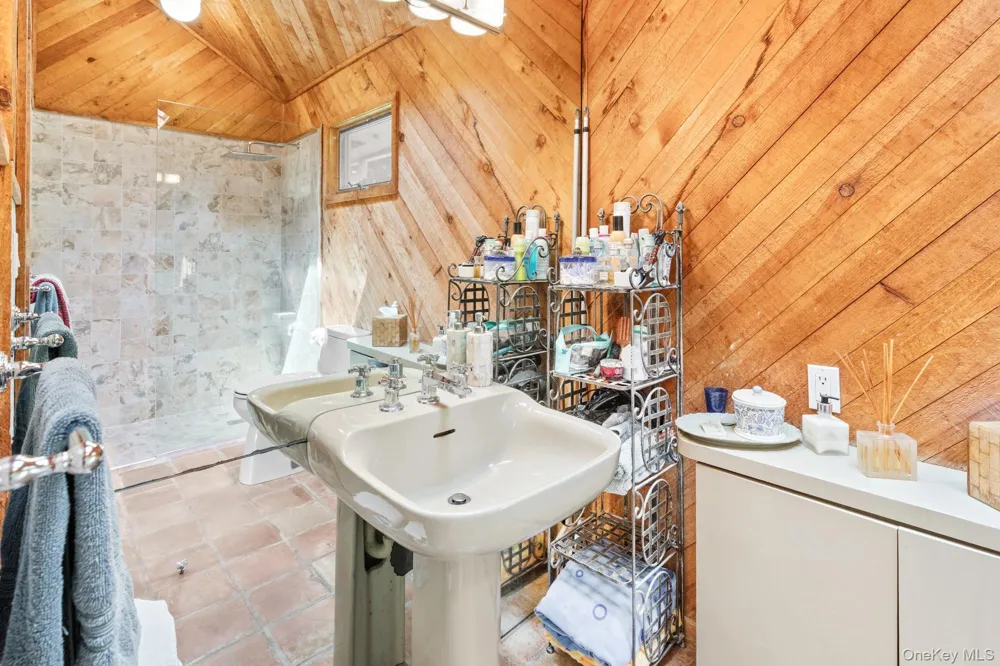 59 Isle Of Wight Road East Hampton, NY 11937