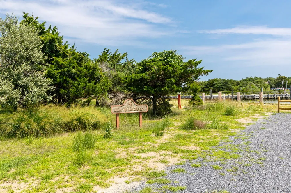 59 Isle Of Wight Road East Hampton, NY 11937